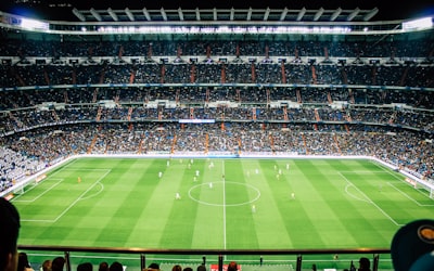 西甲联赛巴塞罗那队梅西（示例）带球过人